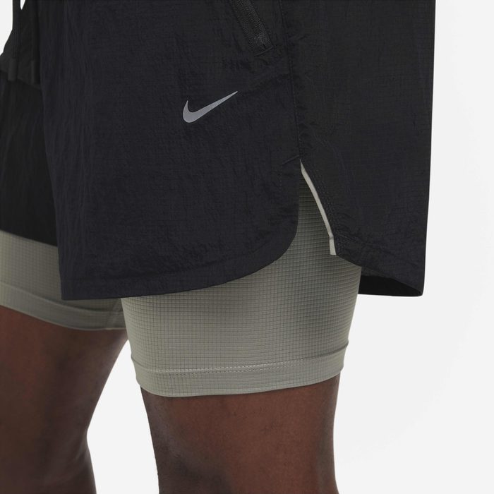 Къси панталони Nike Stride Running Division Men's 13cm Dri-FIT Water-Repellent 2-in-1 Running Shorts Black - Image 3