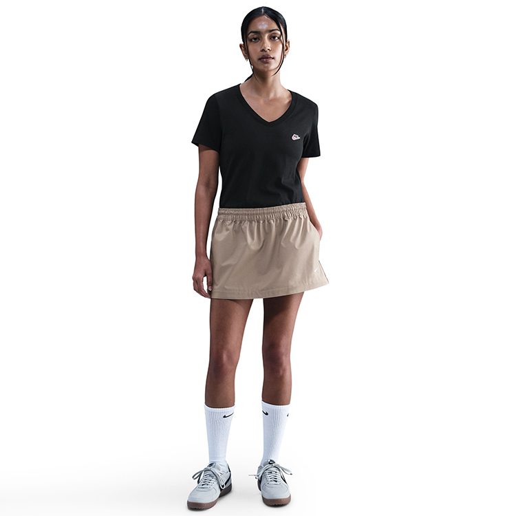 Дамска Тениска Nike Sportswear V-Neck T-Shirt - Image 4