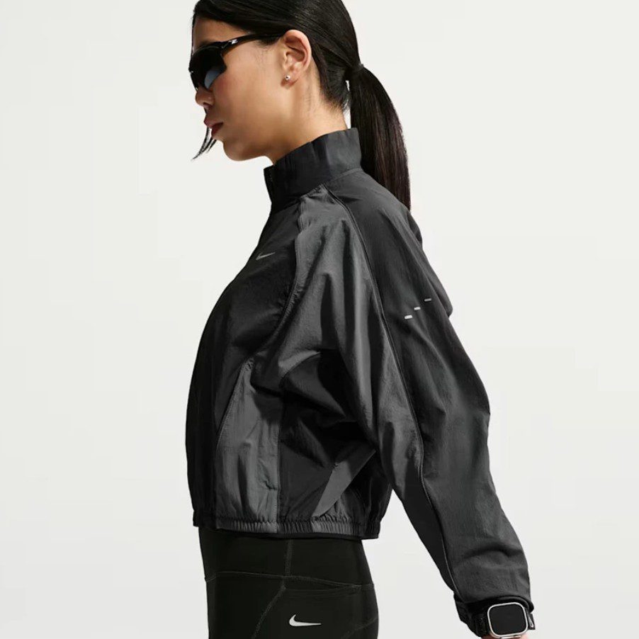 Дамска Ветровка Nike Swift Repel UV Protection Running Jacket - Image 3